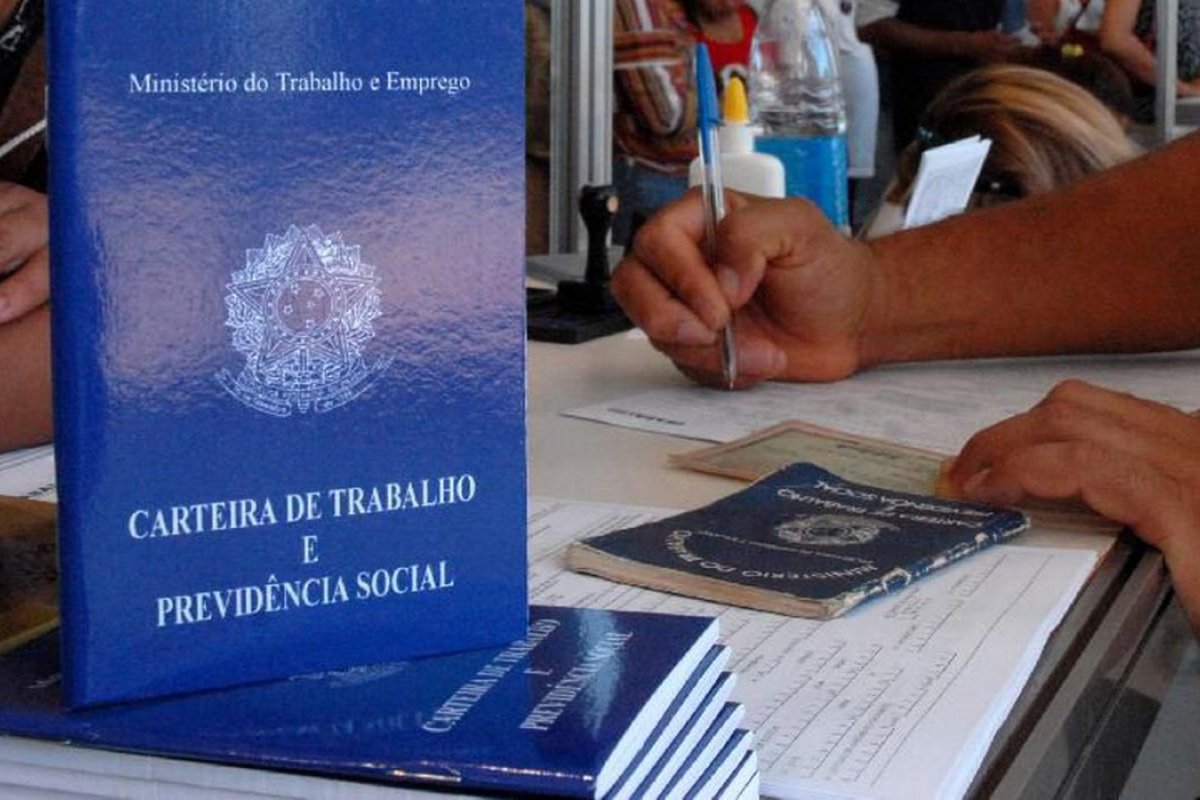 Desemprego atinge 14,1 milhões de pessoas no mês de outubro, indica IBGE
