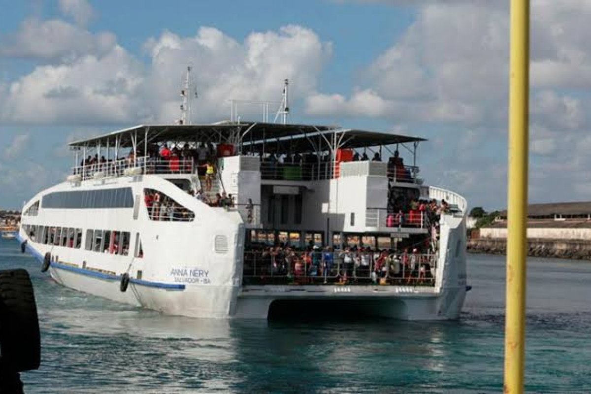 Ferry registra movimento intenso nesta terça-feira