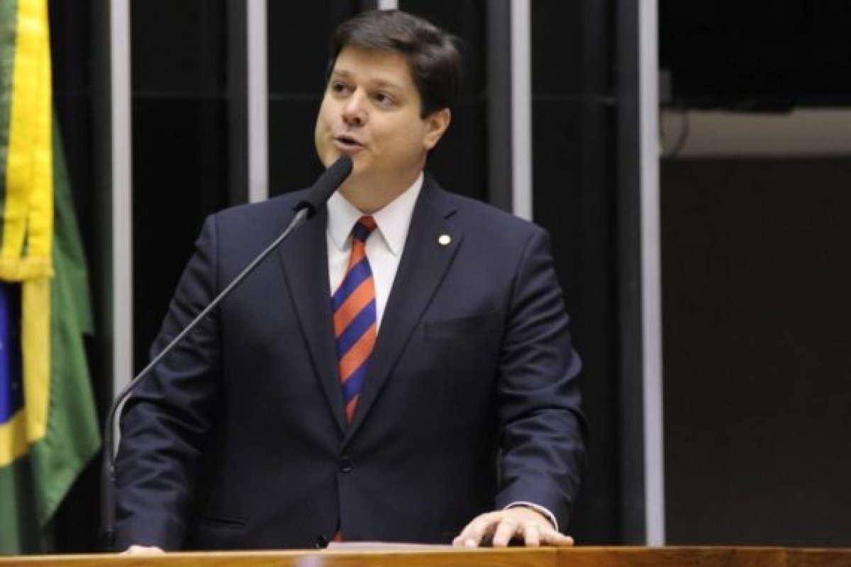Impeachment de Bolsonaro é moeda de troca para PT apoiar Baleia Rossi