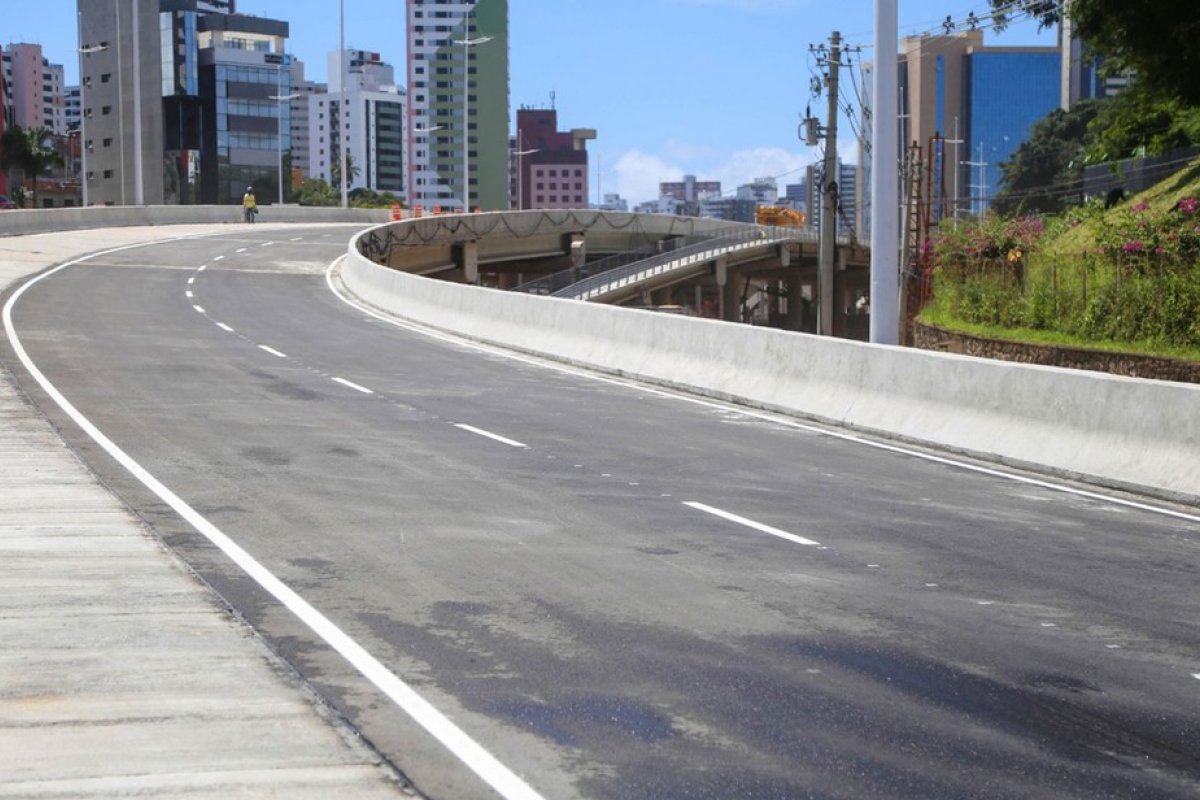 Prefeitura entrega primeiro trecho do BRT em Salvador