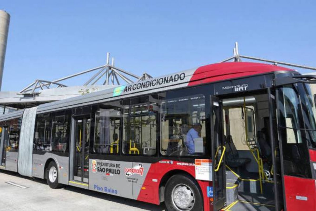 Governo de SP retira gratuidade de transporte público para idosos de até 65 anos