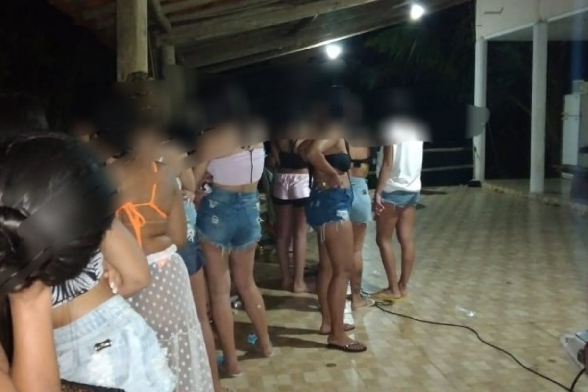 Ano Novo: PM encerra mais de dez festas com aglomeração na noite da virada