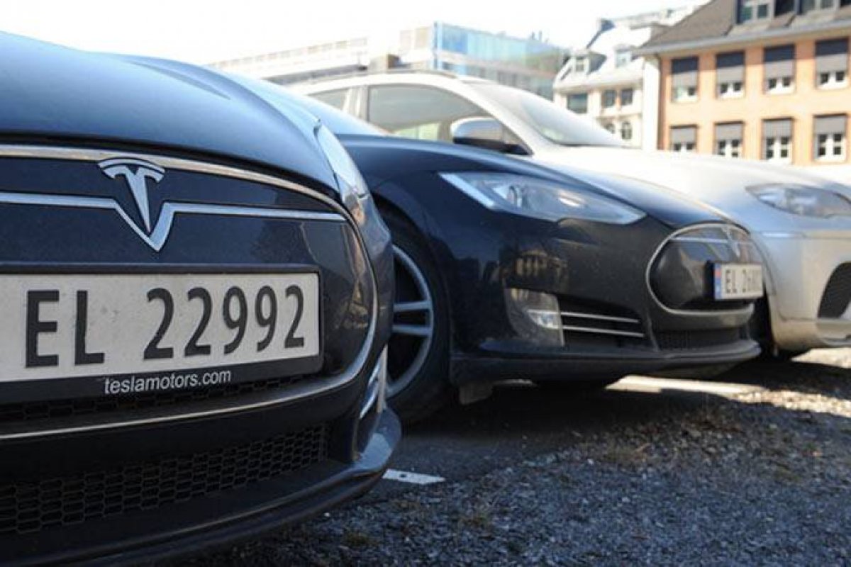 Noruega supera barreira na venda de carros elétricos 