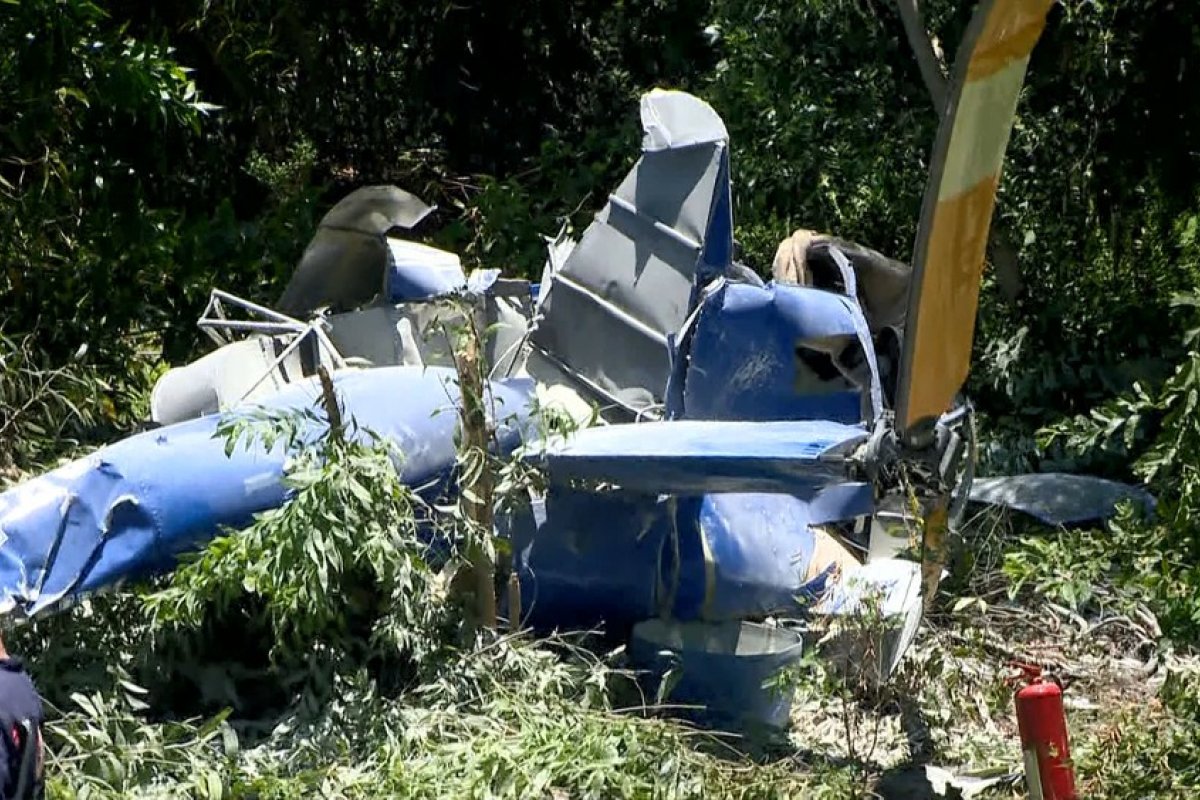 Helicóptero cai e deixa dois mortos em Vila Velha, no Espírito Santo