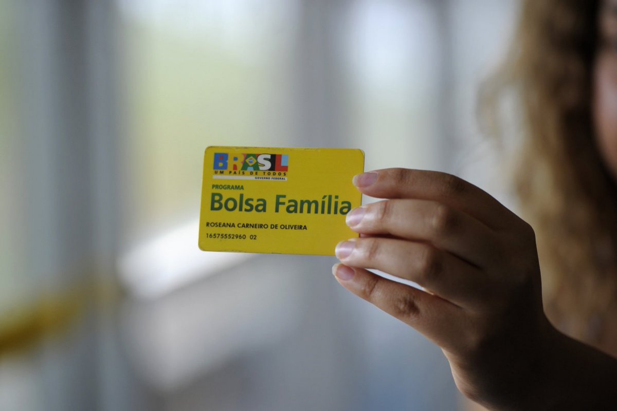 Governo prepara Bolsa Família para ampliar benefícios em 2021