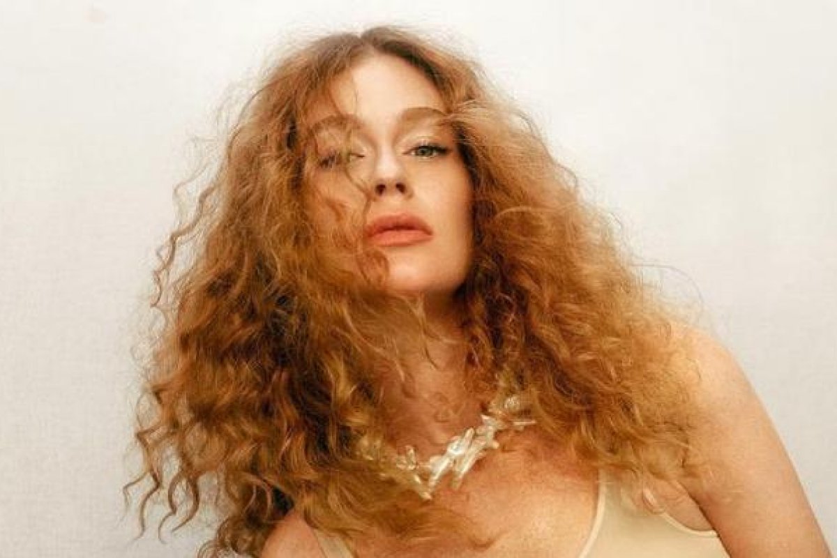 Marina Ruy Barbosa surge com novo visual