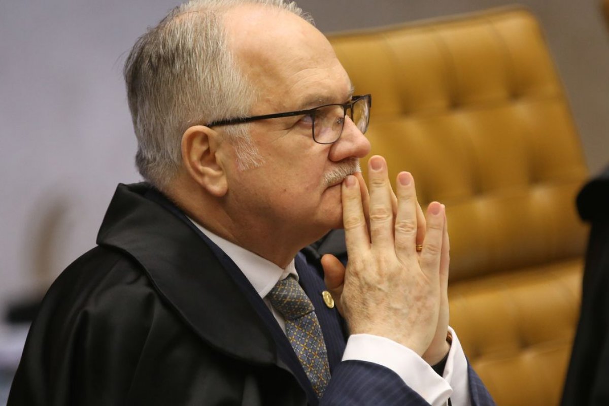 "'Violência contra o Congresso dos EUA deve colocar em alerta democracia brasileira", afirma Edson Fachin