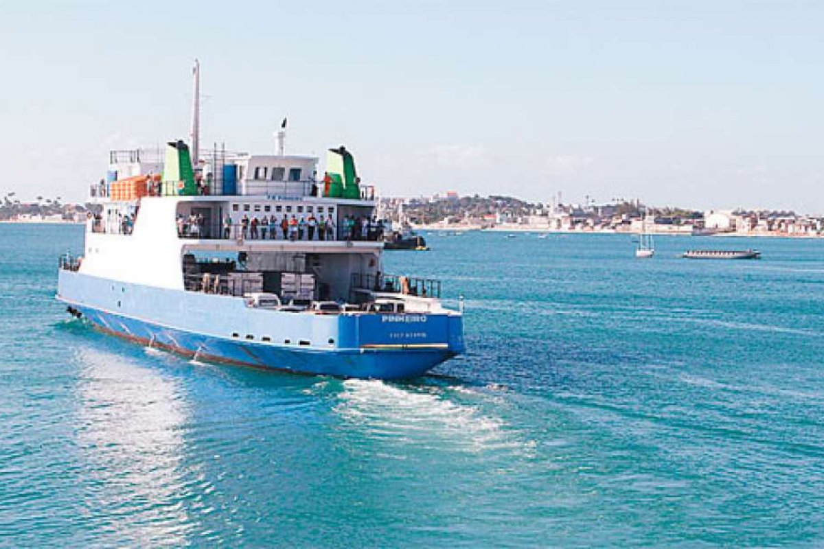 Ferry encerra travessias mais cedo neste domingo (10) por causa da maré baixa