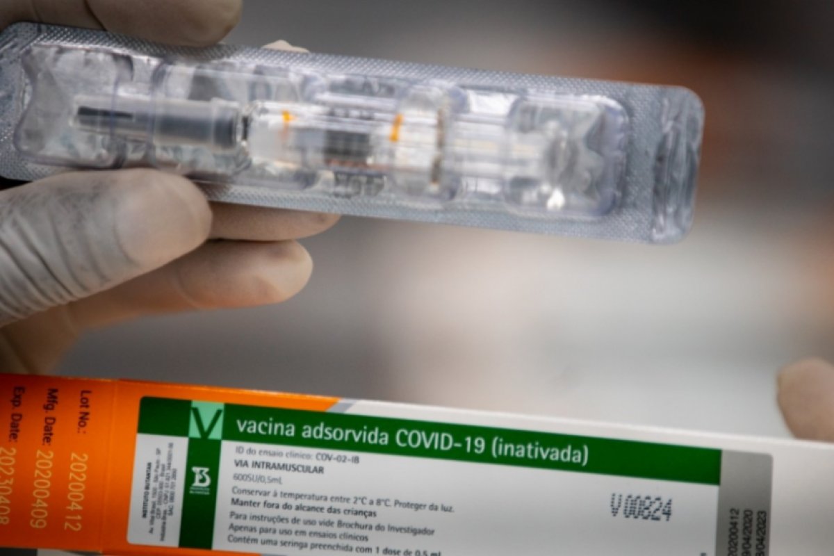 Coronavac será submetida à OMS para liberação de uso global