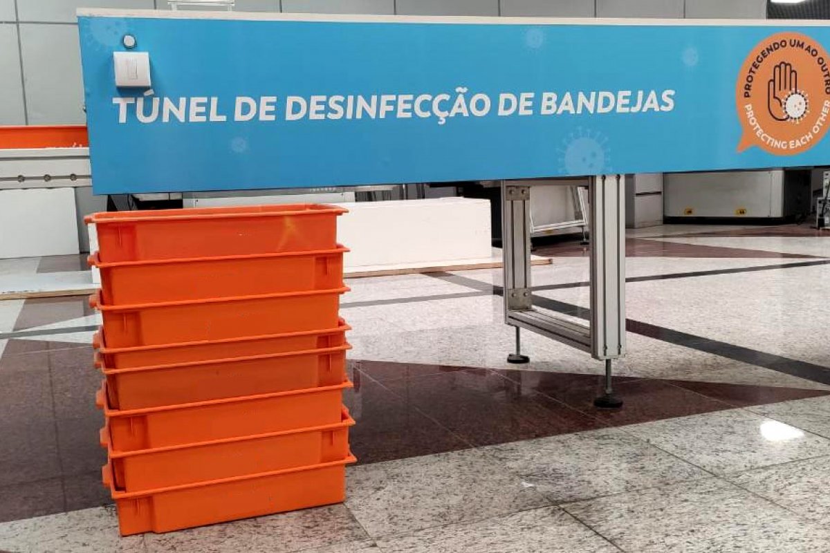 Salvador Bahia Airport cria túnel de desinfecção para acelerar higienização de bandejas 