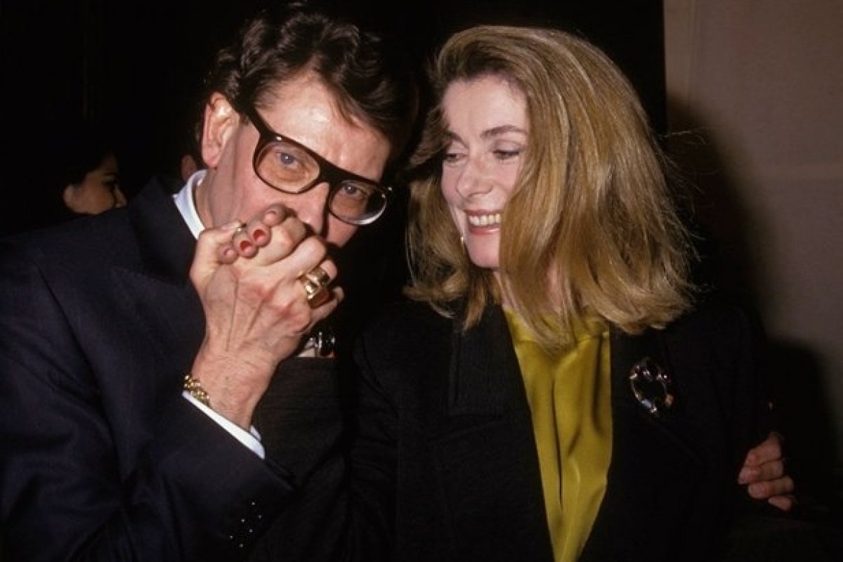 Musa do falecido estilista Yves Saint Laurent, Catherine Deneuve estrela nova ação da grife