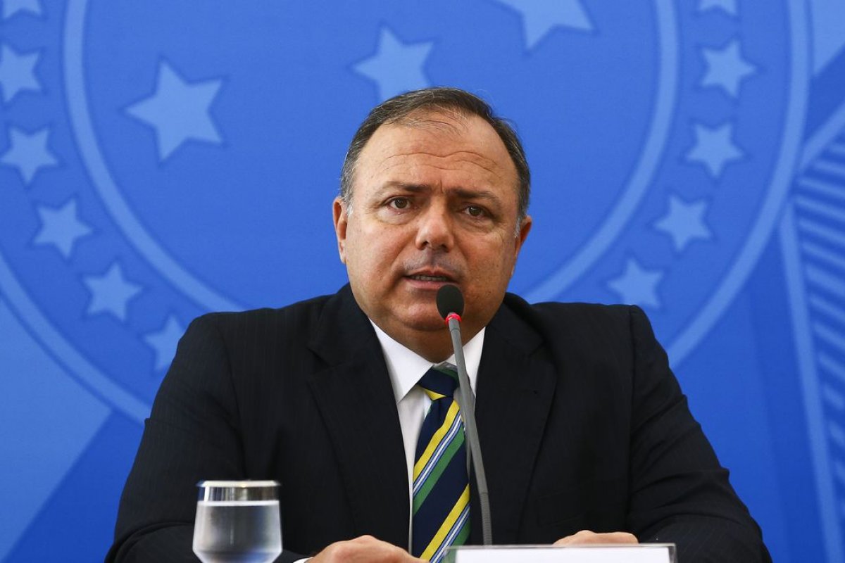 Covid-19: Estados dizem que Pazuello enviou dados errados ao STF sobre seringas e vacinas