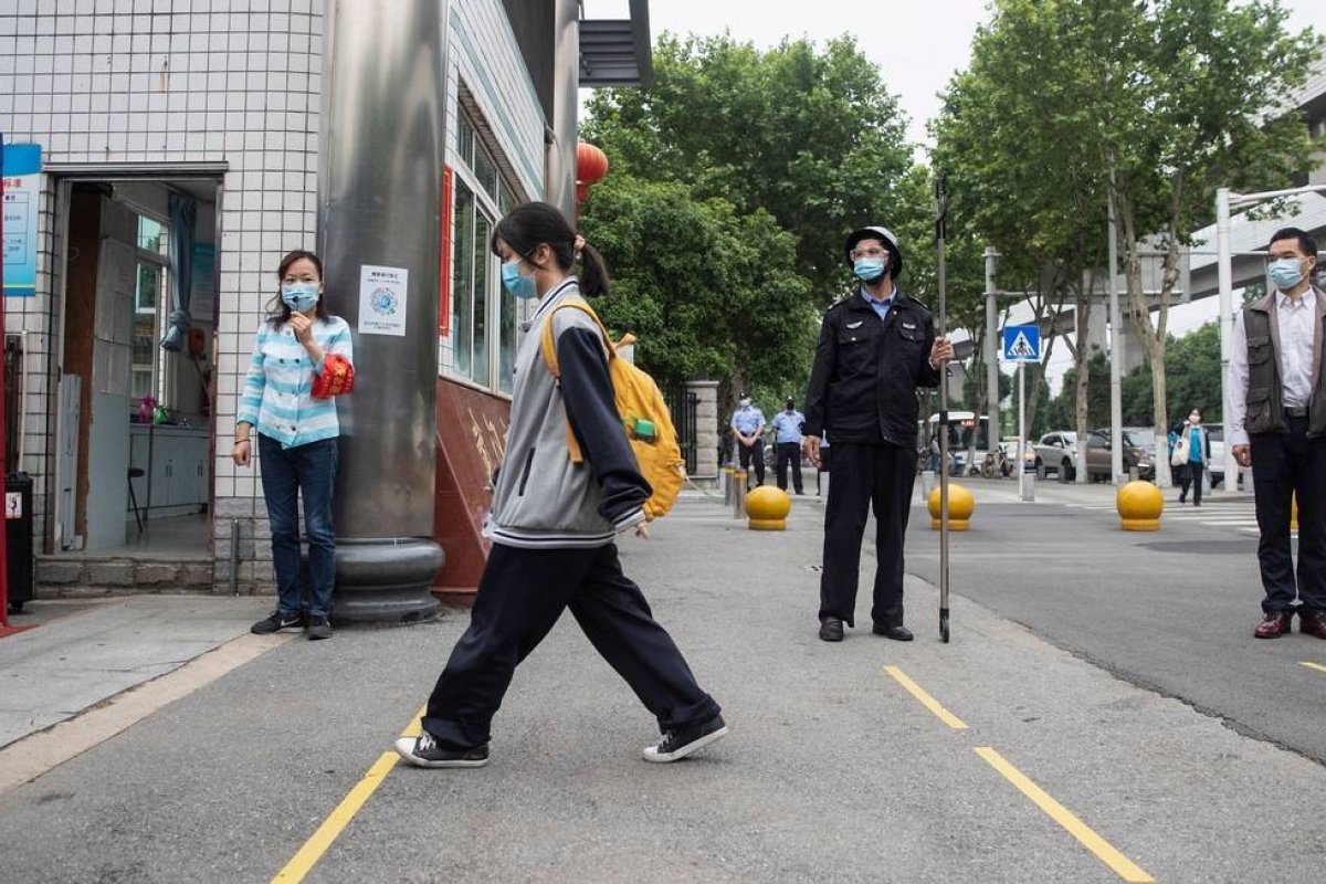 Especialistas da OMS chegam a Wuhan, na China, para estudar origem do novo coronavírus