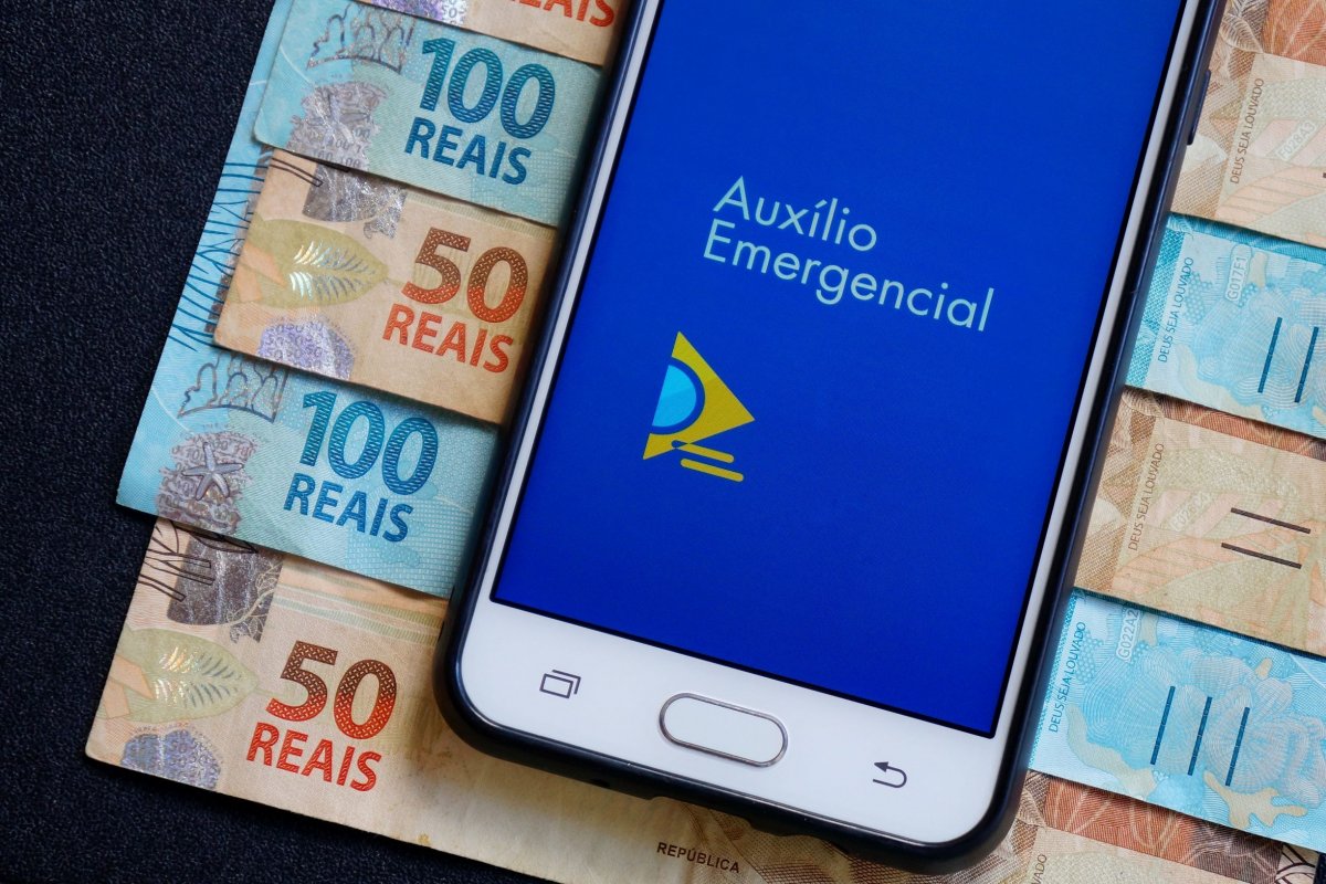Nascidos em julho têm último saque do auxílio liberado pela Caixa