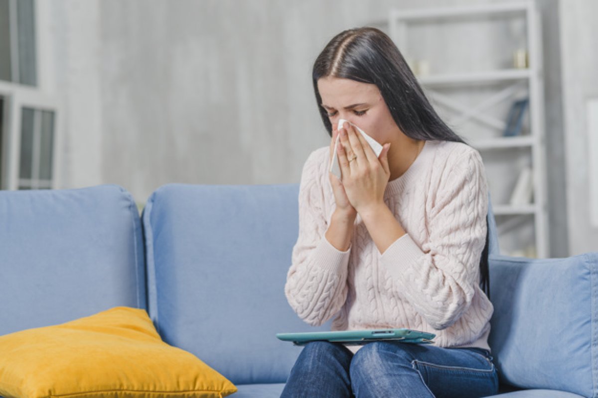 Ingerir líquidos traz benefícios para tratamento e prevenção de gripe, afirma nutricionista