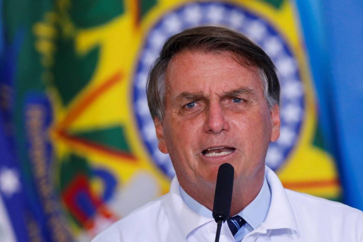 Aprovação de Bolsonaro vai a 37%, segundo pesquisa 