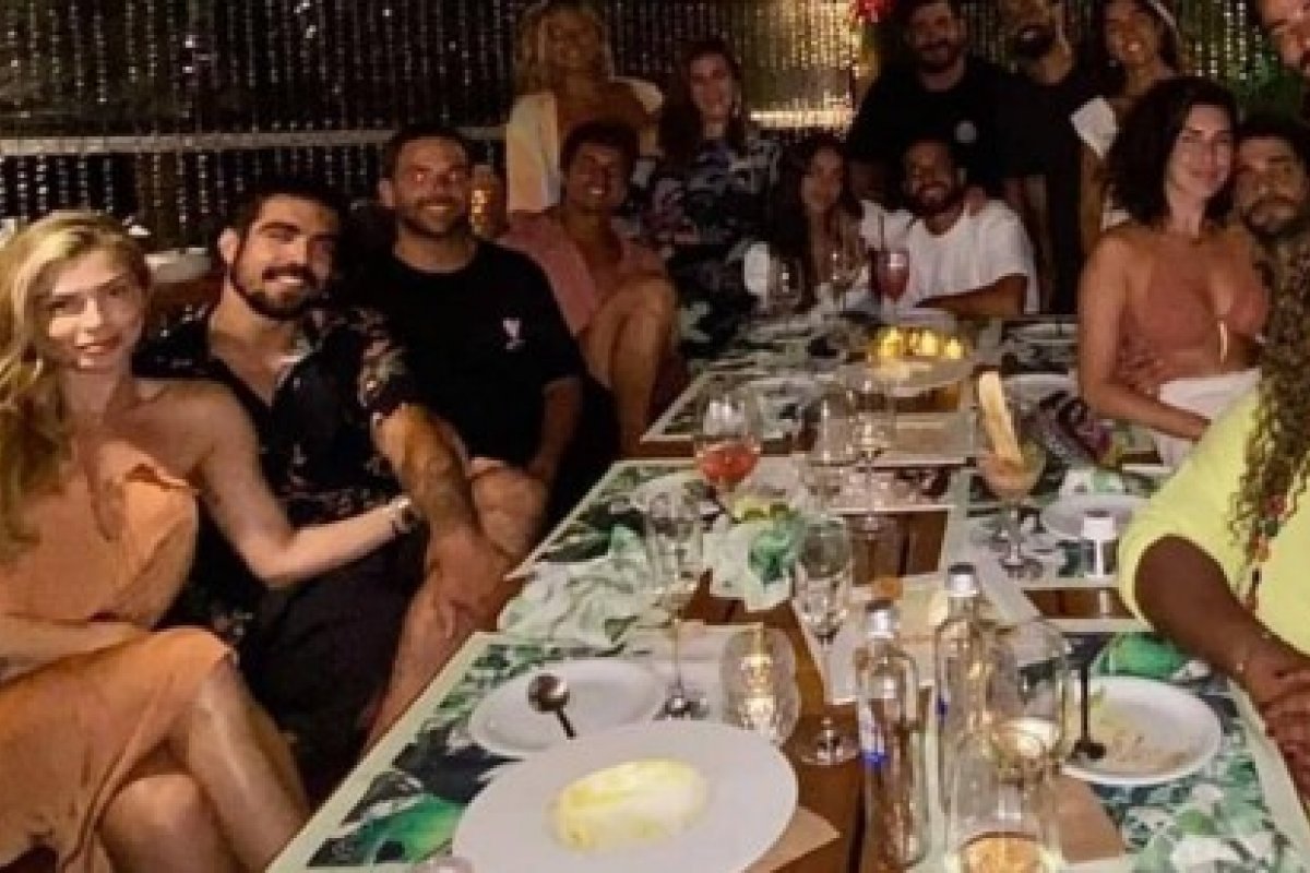 Grazi Massafera curte Fernando de Noronha com Caio Castro 