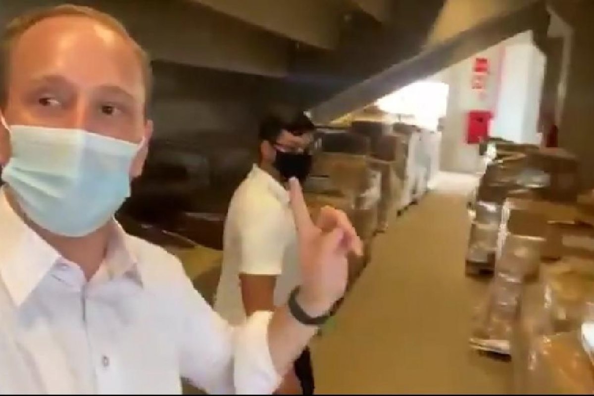 Vídeo: Prefeito de Sorocaba denuncia compra de mais de 1 milhão de livros com conteúdo sexual 