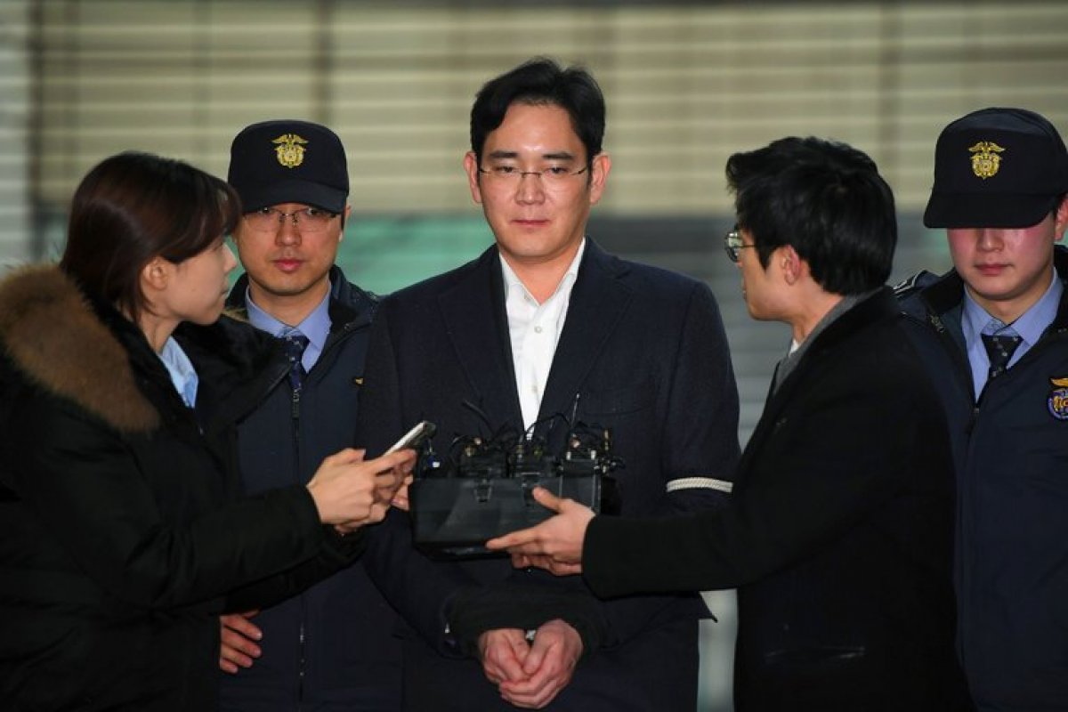 Herdeiro da Samsung é condenado a mais de 2 anos de prisão por suborno 