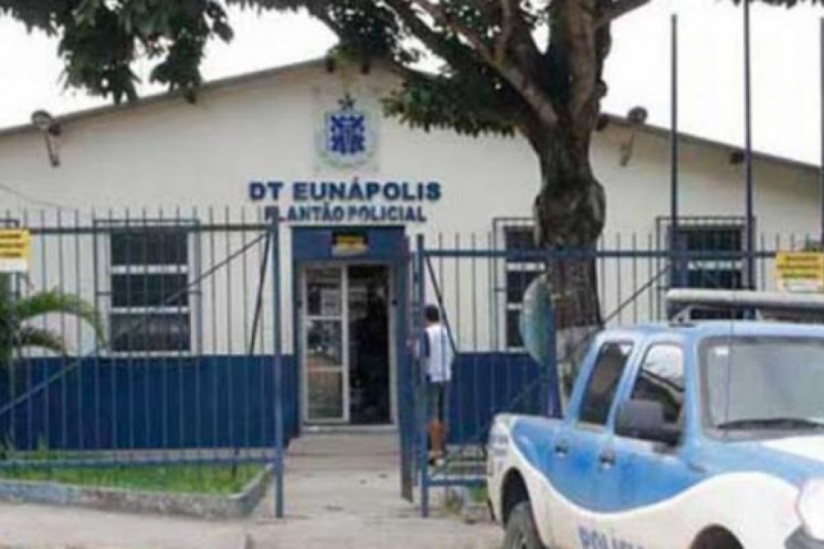 Homem é preso após agredir namorada com socos em Eunápolis