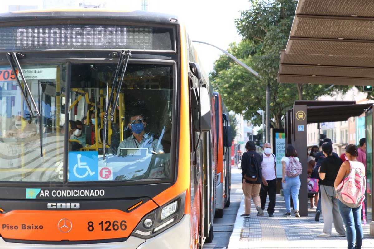 Profissionais de transportes entram no grupo prioritário da vacinação contra Covid-19
