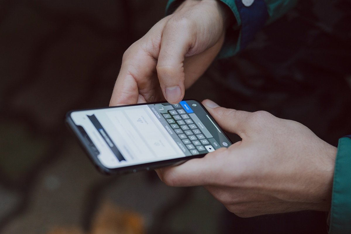 Ministério da Saúde faz alerta para ligações e SMS falsos para cadastro de vacinação