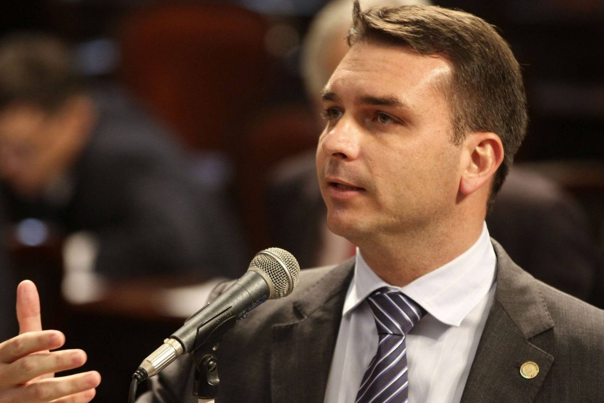 TJ-RJ decide se 1ª instância vai julgar Flávio Bolsonaro no caso das rachadinhas