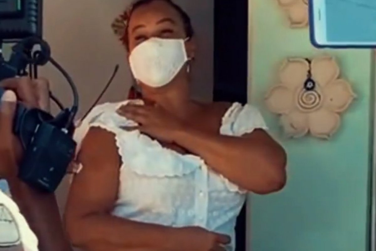 Solange Couto, que atualmente mora no Retiro dos Artistas, no RJ, foi uma das primeiras famosas a receber a vacina contra a Covid-19 