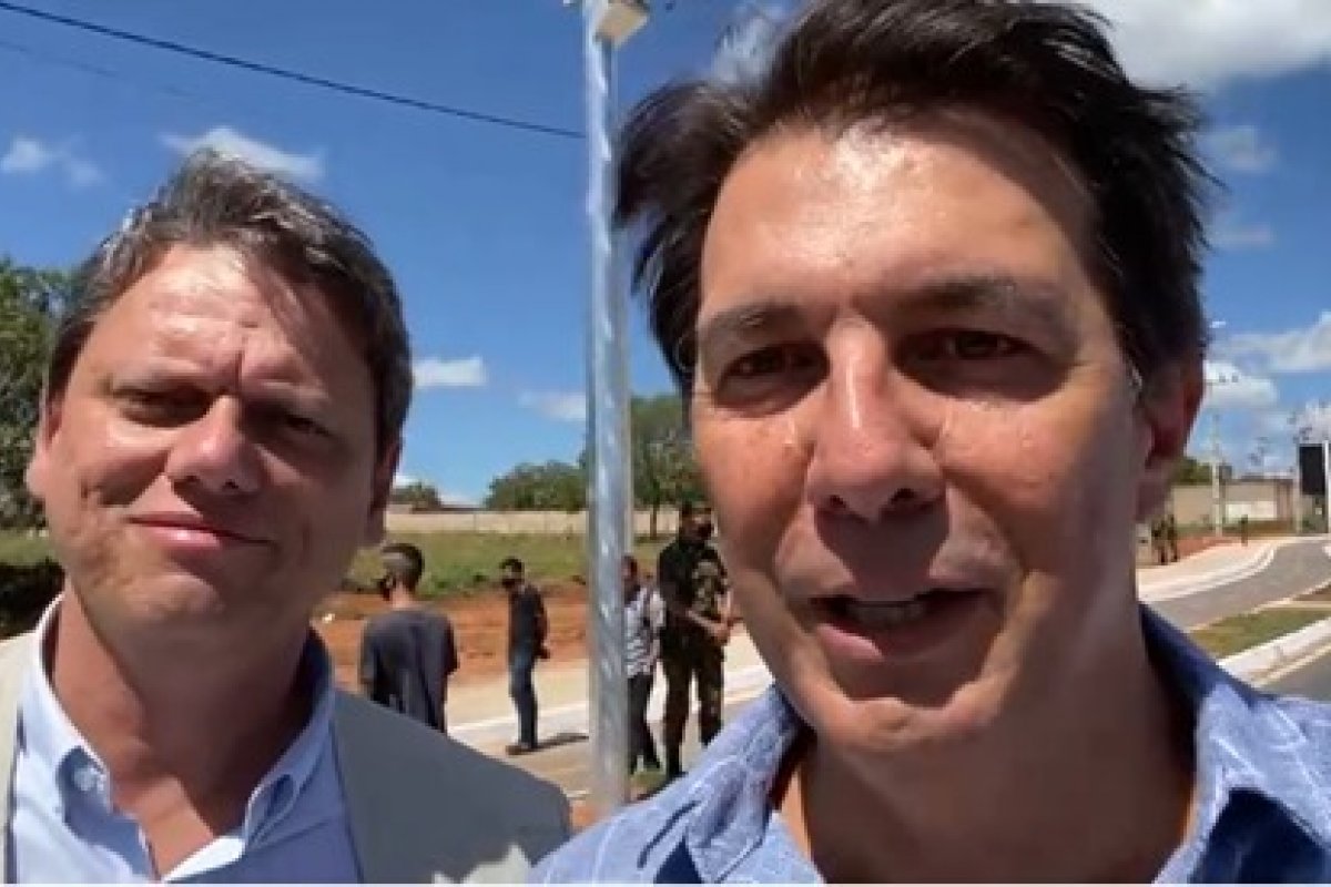Vídeo: Ministro Tarcísio Freitas, ao lado do deputado Arthur Maia, fala da importância da obra de adequação de BR-135