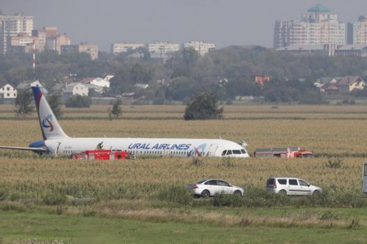 Avião faz pouso de emergência próximo a Moscou 