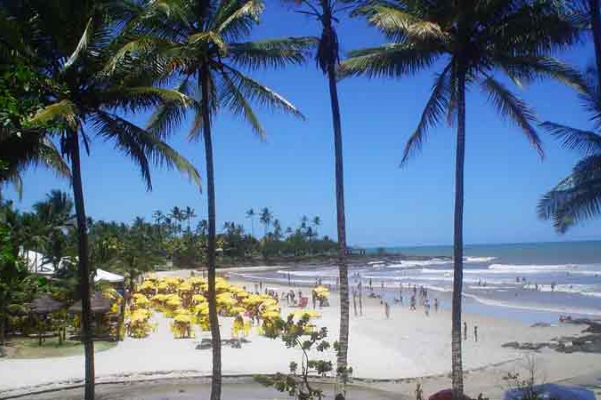 Turistas morrem após se afogarem em praia do sul da Bahia