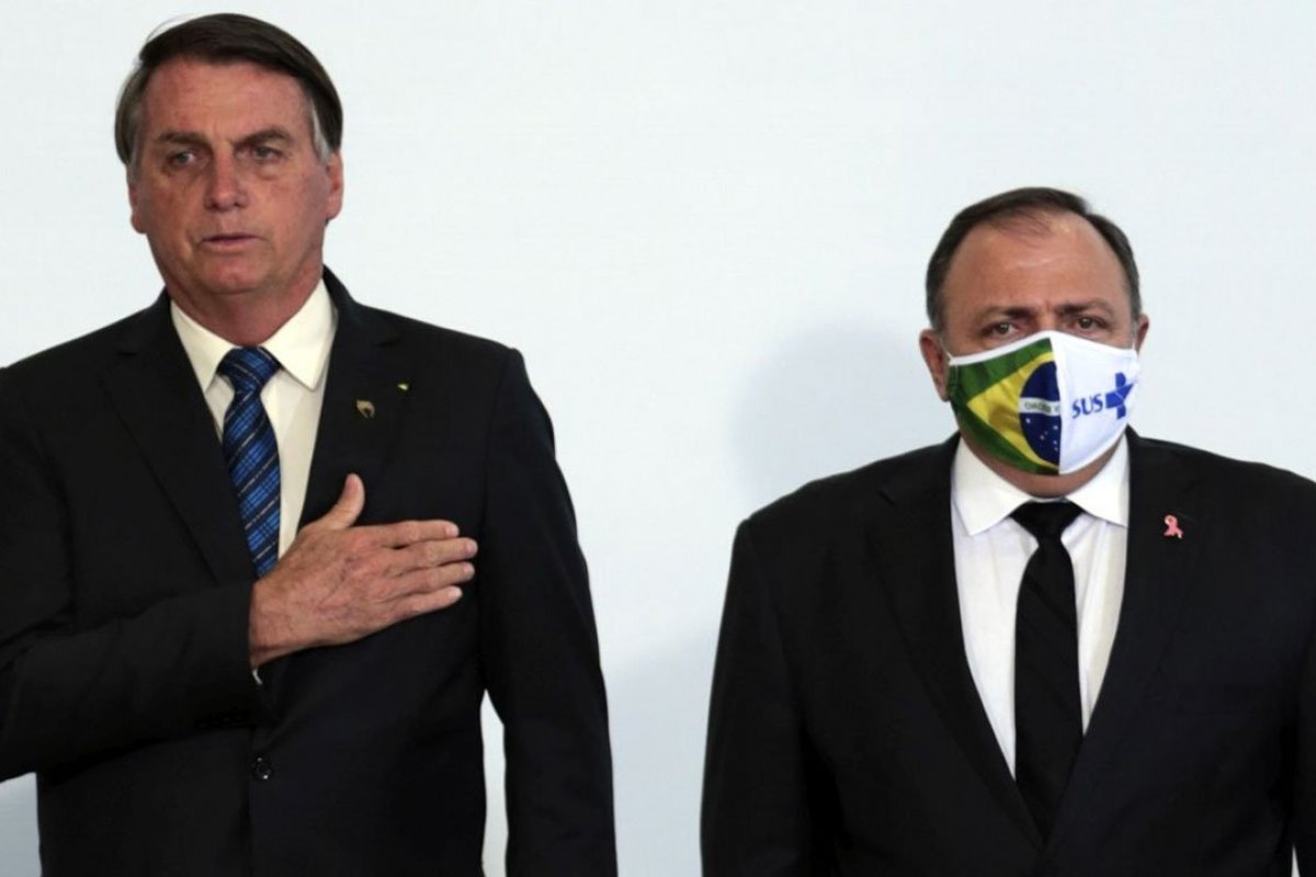 Lewandowski encaminha à PRG notícia-crime contra Bolsonaro e Pazuello