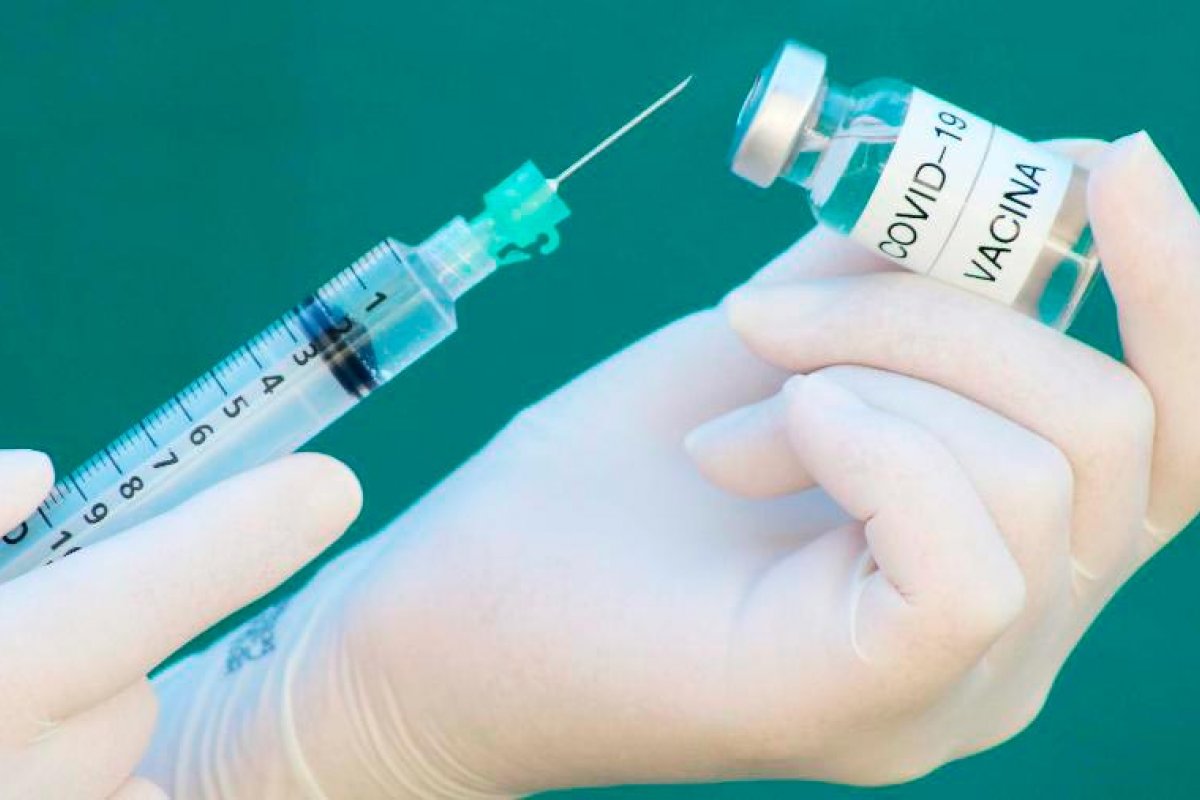 Sem definição por parte do governo federal, estados usam intervalos diferentes para CoronaVac