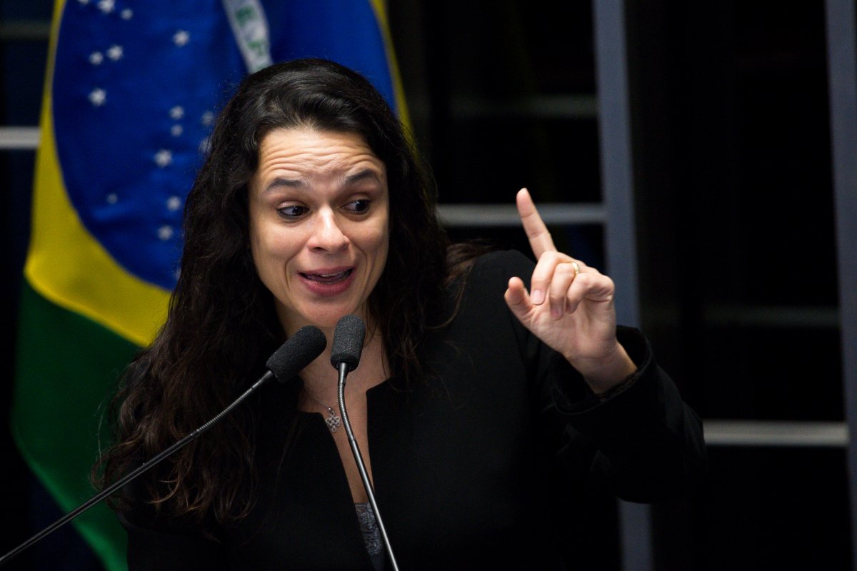 Janaina Paschoal questiona sobre anúncio da Alemanha de uso de medicamento para tratar Covid-19