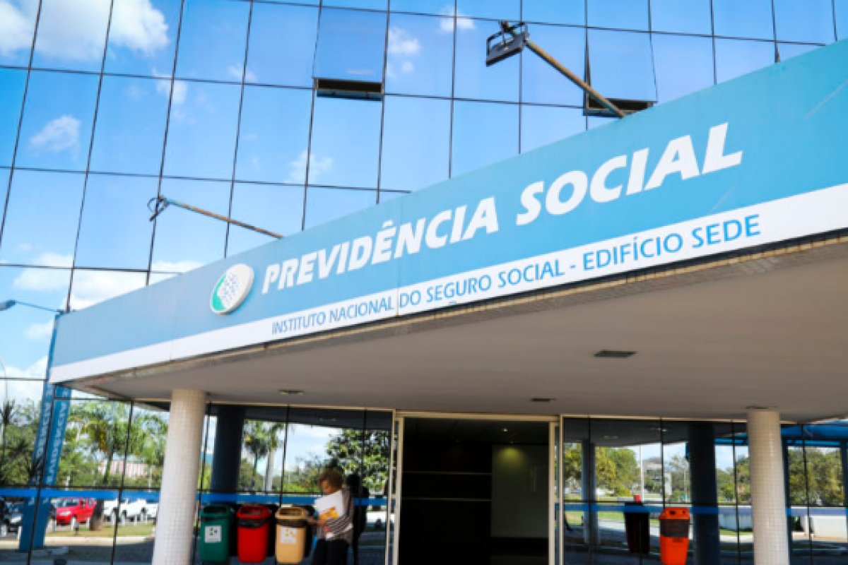 INSS começa a pagar novo piso de R$ 1.100