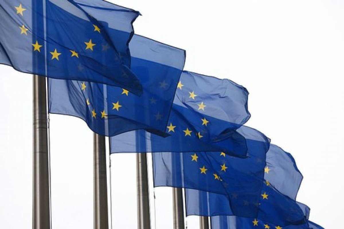 UE ameaça impedir exportação de doses da AstraZeneca