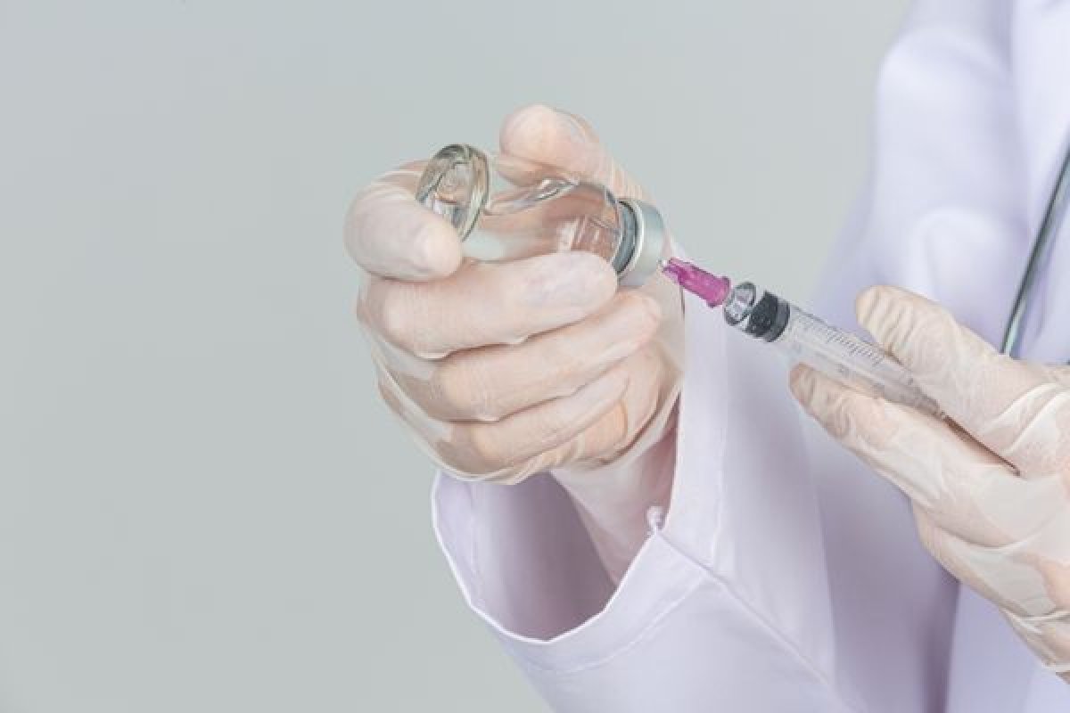 Especialista chinês afirma que vacinas de vírus inativado podem ser adaptadas para mutações