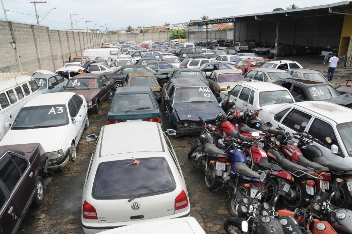 Leilões de veículos e sucatas feitos pelo Detran arrecada R$ 2,3 milhões
