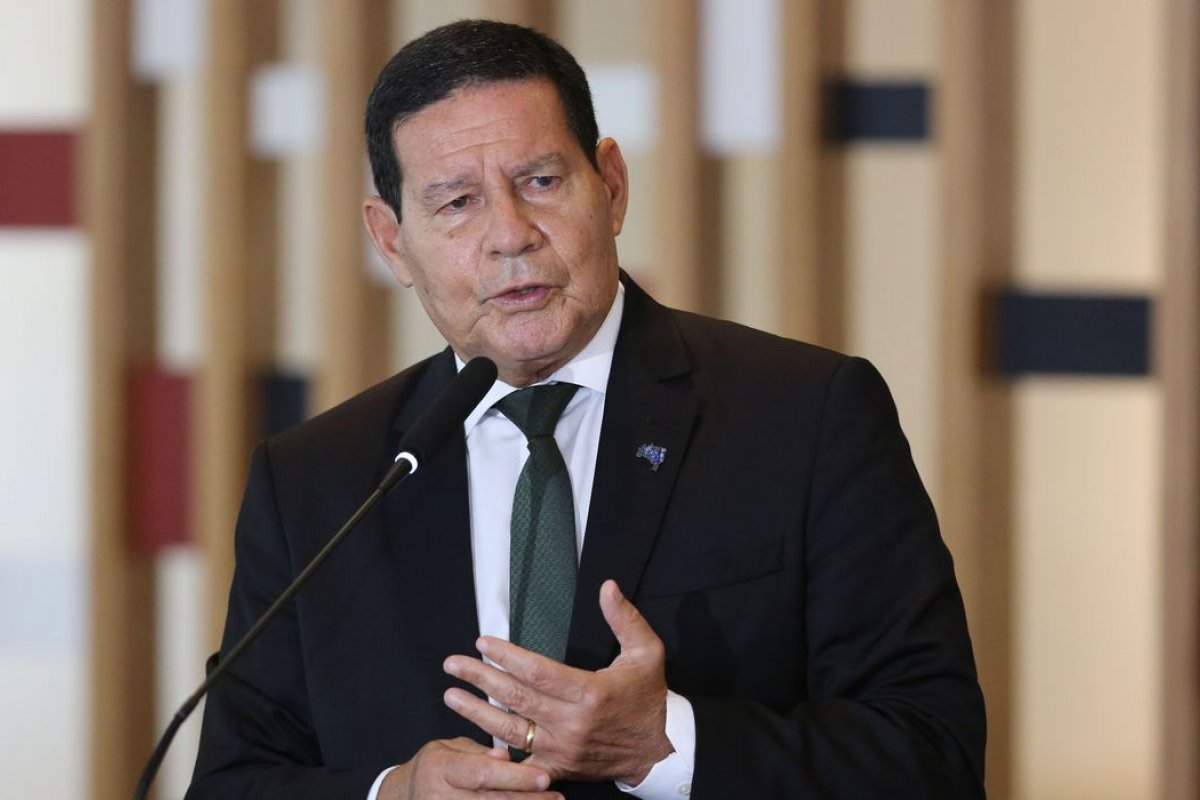 Mourão reclama falta de verbas internacionais para lidar com desmatamento na Amazônia 