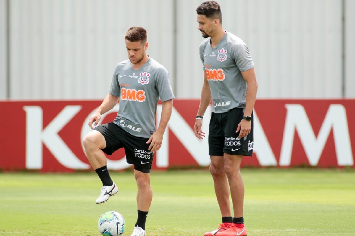 Dez jogadores do Corinthians testam positivo pra Covid antes de enfrentar Bahia