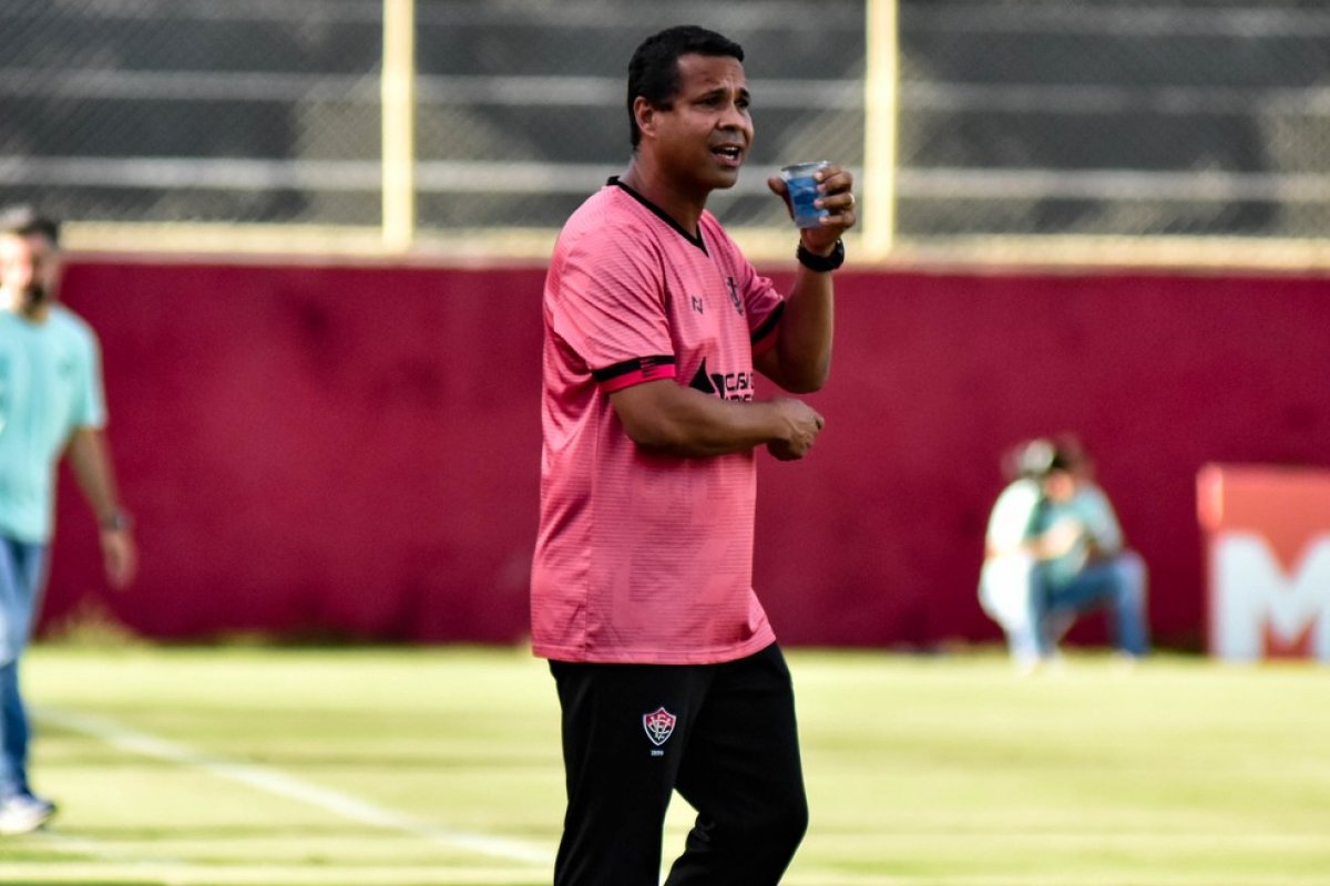 Rodrigo Chagas afirma que ainda não sabe sobre futuro no comando do Vitória 