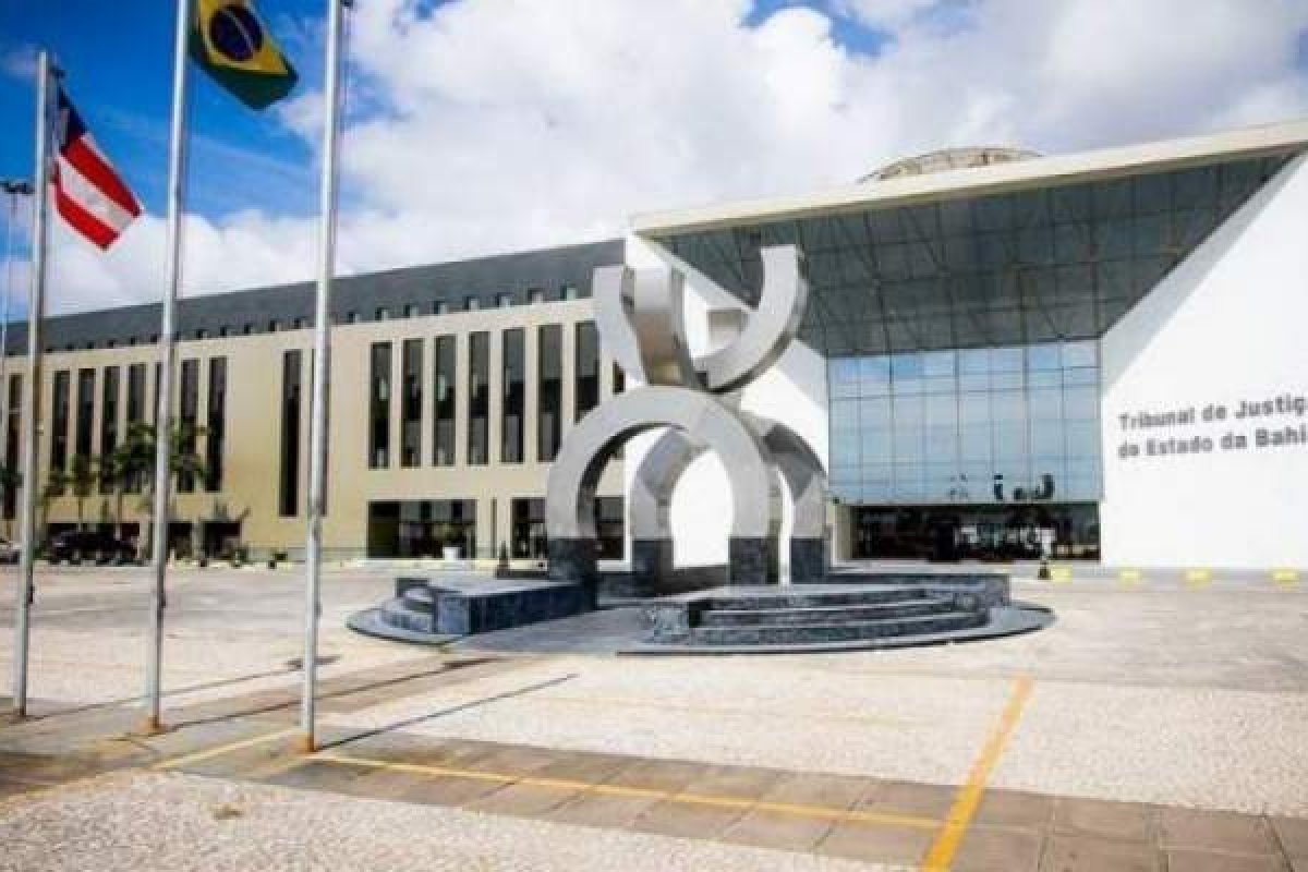PF cumpre mandados de busca e apreensão no TJ-BA