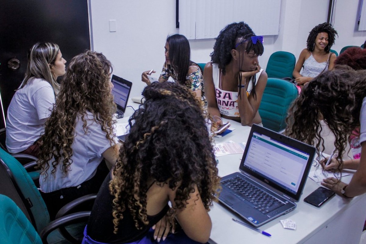 Defensoria Pública promove mutirão online para mudança de nome de pessoas trans