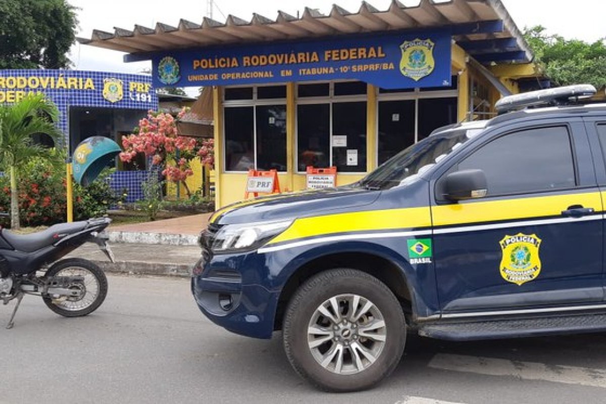 Homem é preso com motocicleta roubada na BR 101, no sul da Bahia