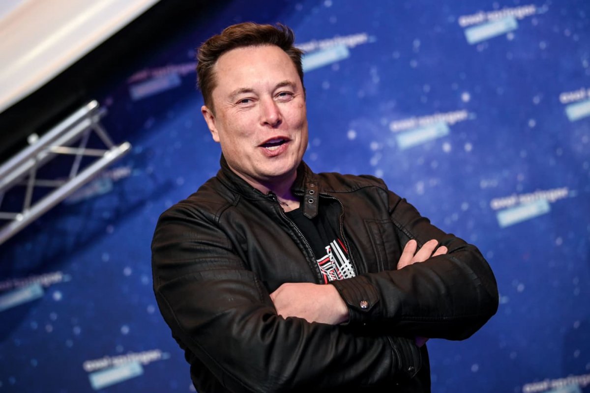 CEO da Tesla coloca Bitcoin no perfil do Twitter e criptomoeda dispara