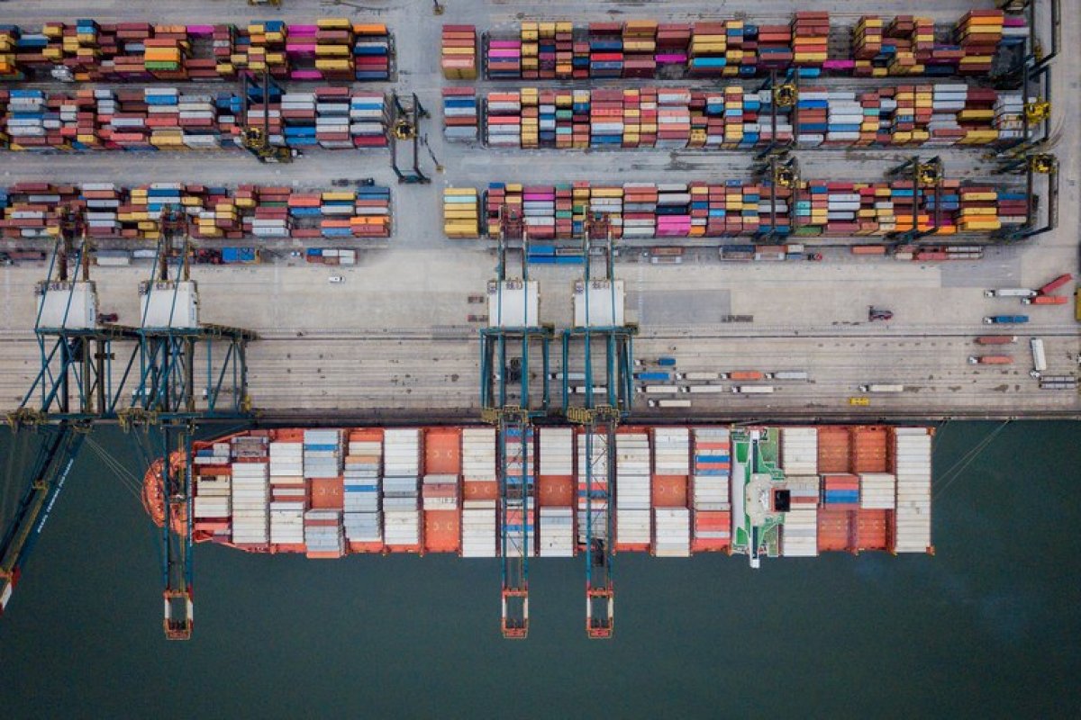 Movimentação de cargas em portos públicos sobe 5,68% em 2020