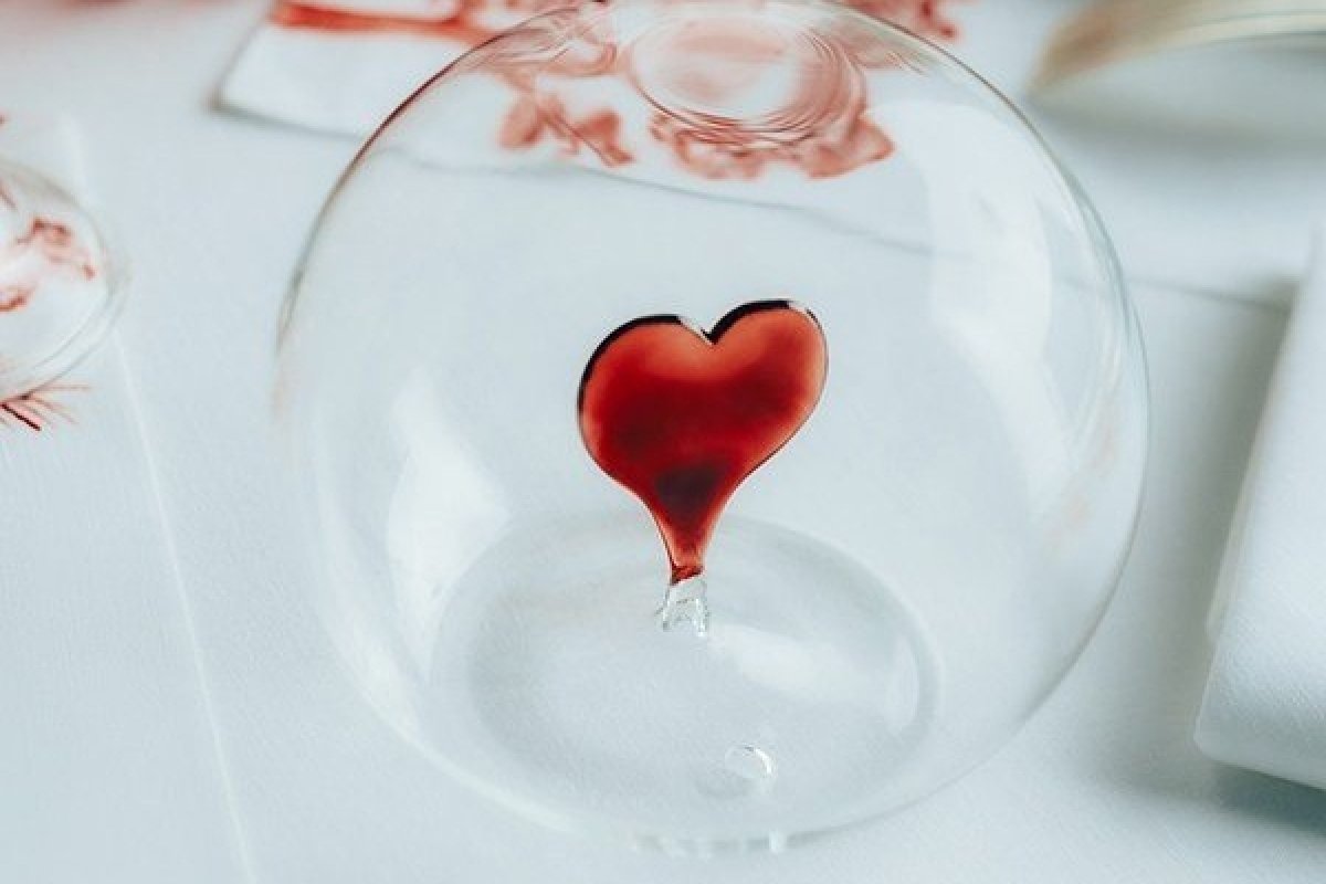Dior lança  coleção para casa inspirada no ‘Valentine’s Day’ 