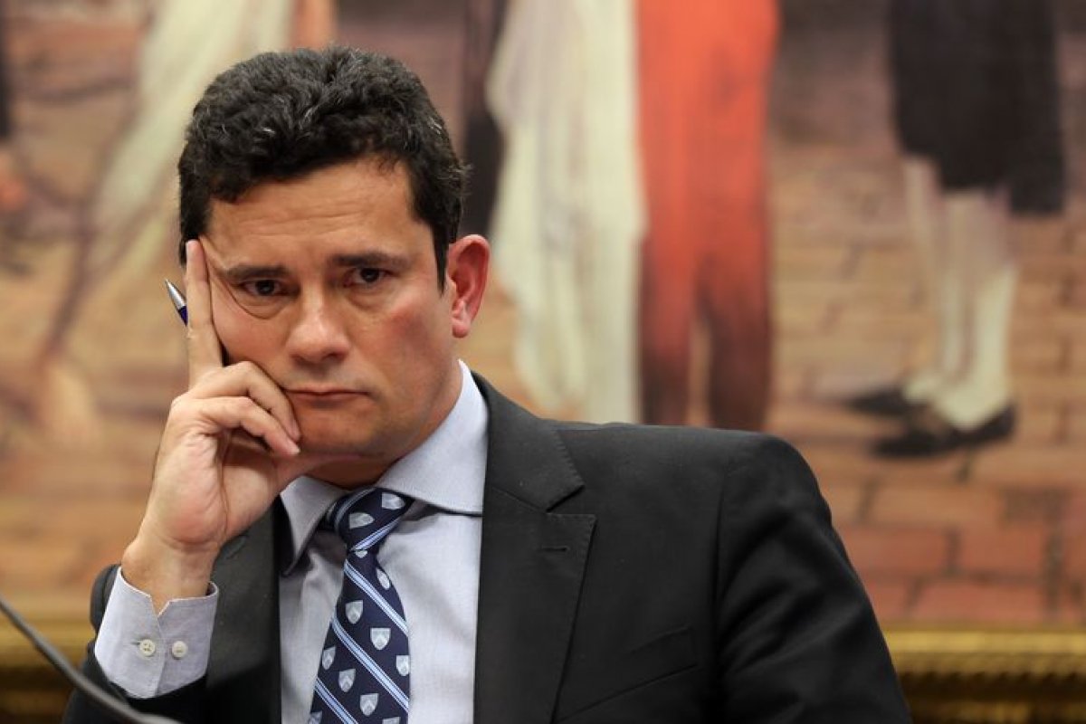 Lewandowski envia material com mensagens de Moro à ministros que vão julgá-lo