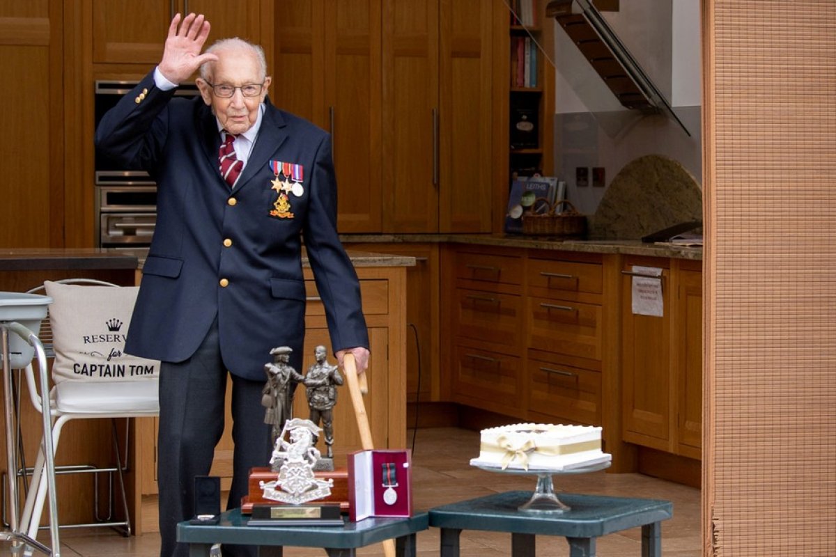 Morre aos 100 anos, vítima de covid-19 Sir Tom Moore