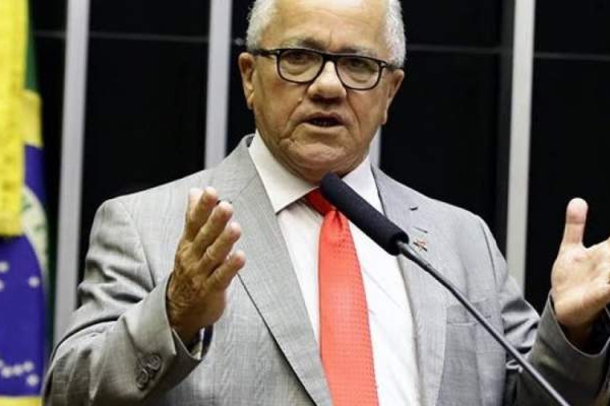 Rui nomeia Josias Gomes para SDR